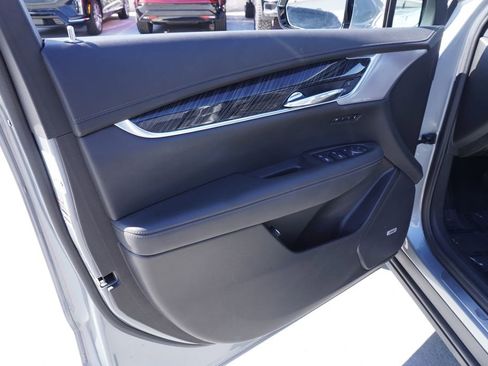 Certified 2025 Cadillac XT6 Premium Luxury image 16