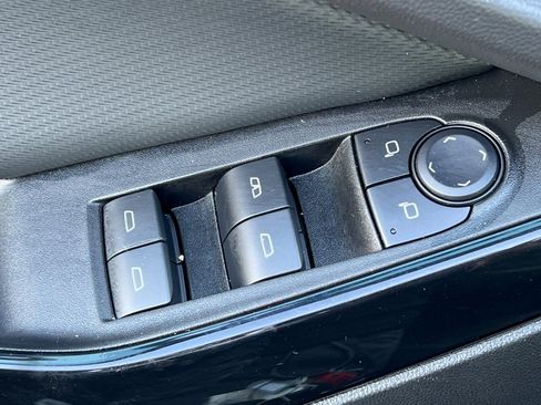 Used 2025 Chevrolet Equinox LT w/ Convenience Package II image 11