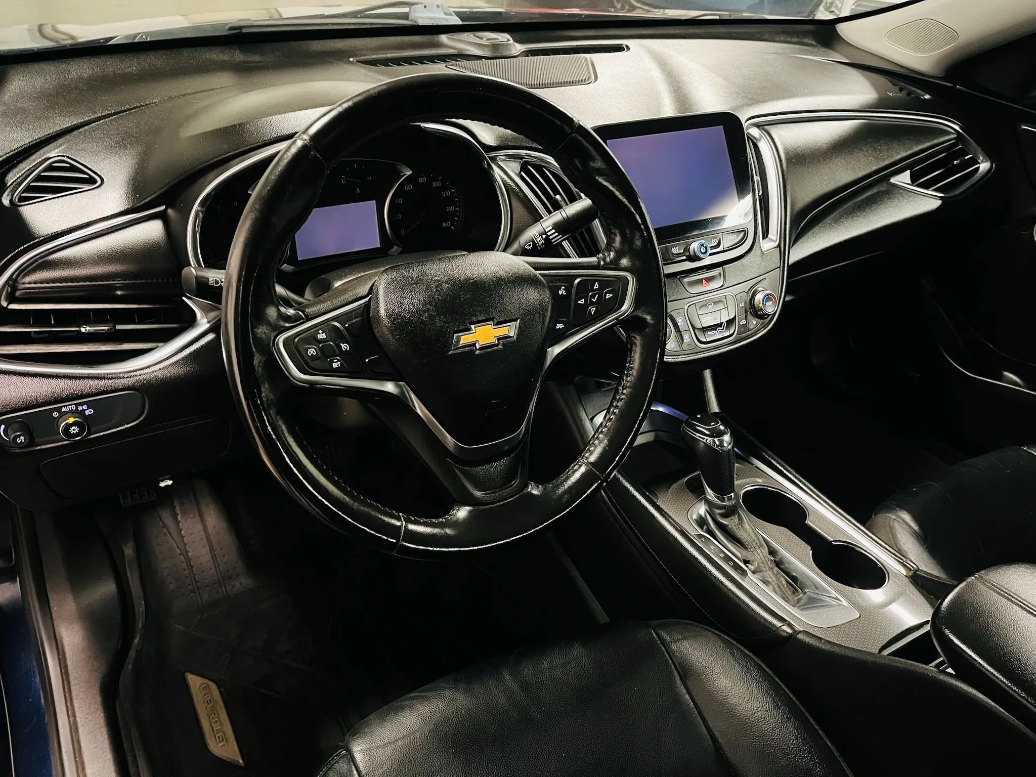 Used 2018 Chevrolet Malibu LT w/ Leather Package FWD image 15