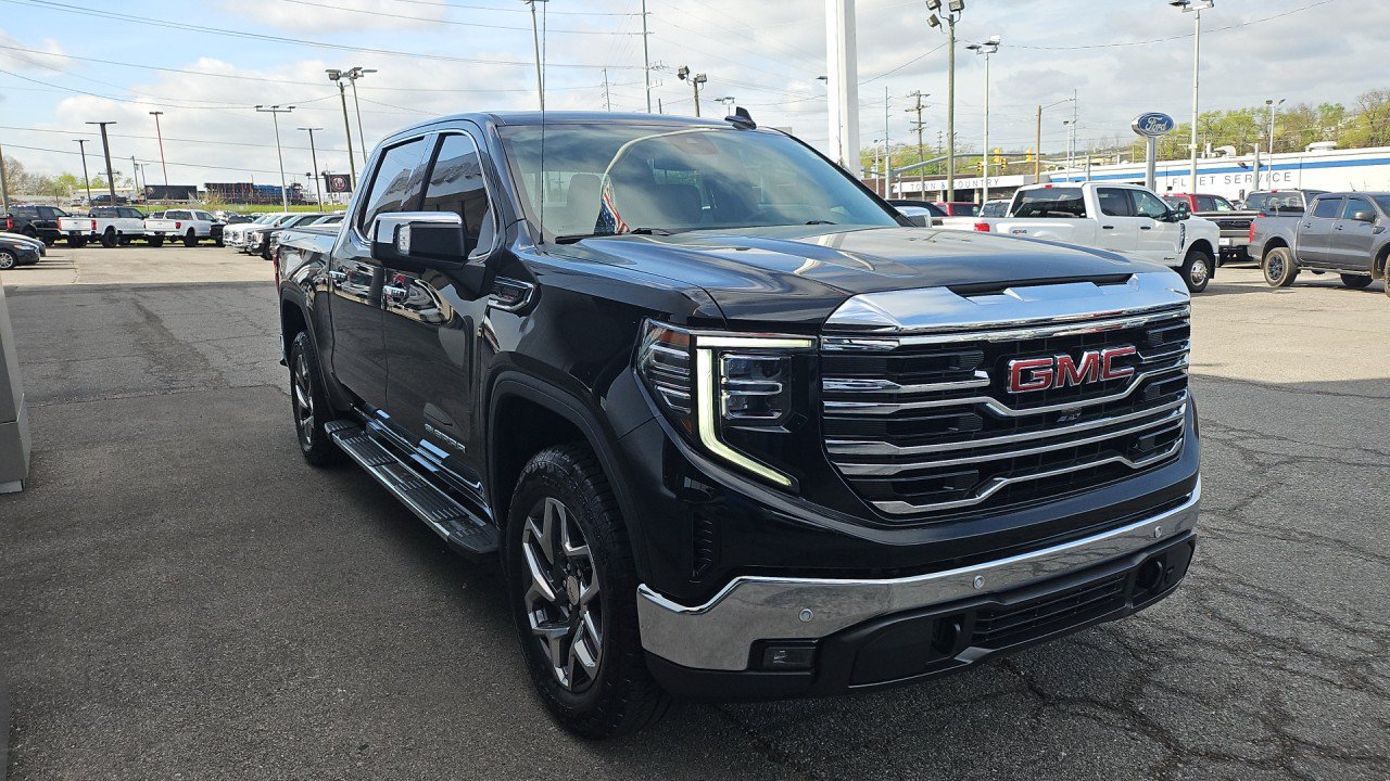Used 2024 GMC Sierra 1500 SLT w/ SLT Premium Plus Package AWD/4WD image 6
