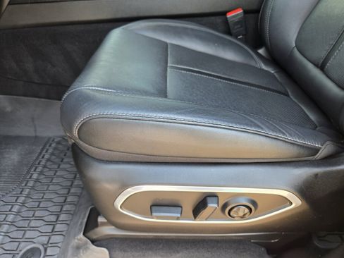 Certified 2023 Jeep Wagoneer Series III w/ Premium Group I AWD/4WD image 9