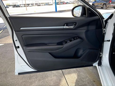 Used 2024 Nissan Altima 2.5 SR w/ SR Premium Package image 22