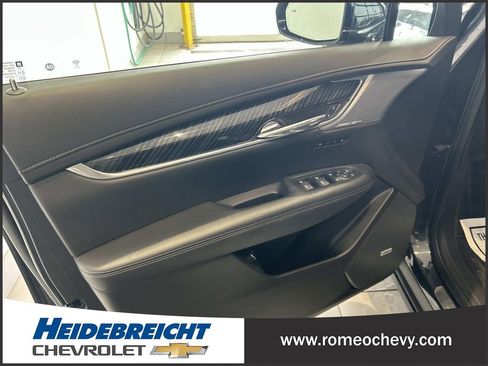 Certified 2023 Cadillac XT6 Premium Luxury image 10