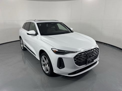 Used 2025 Audi Q5 Premium Plus w/ Premium Plus image 4