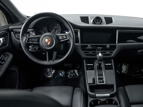 Certified 2024 Porsche Macan AWD/4WD image 13