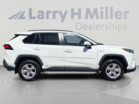 Used 2021 Toyota RAV4 XLE AWD/4WD image 6