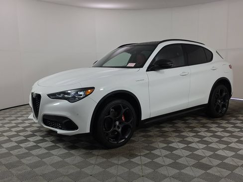 Used 2024 Alfa Romeo Stelvio Veloce AWD/4WD image 3