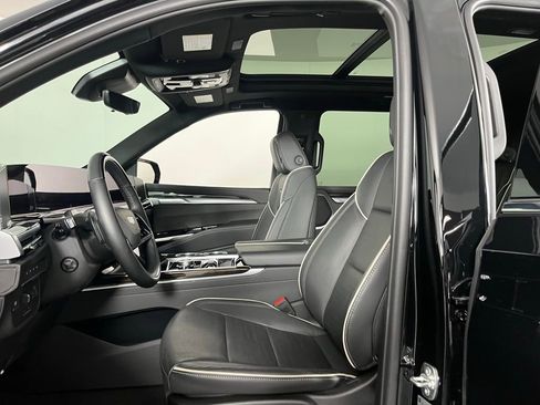 Used 2025 Cadillac Escalade ESV Premium Luxury image 22