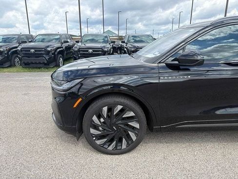 Used 2025 Lincoln Nautilus Reserve AWD/4WD image 10