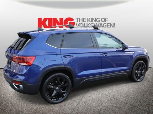 Certified 2022 Volkswagen Taos SE image 3