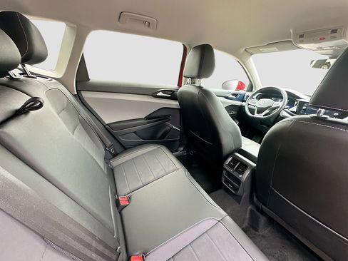 Used 2023 Volkswagen Taos SE image 28