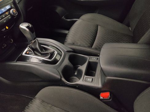 Used 2020 Nissan Rogue SV FWD image 26
