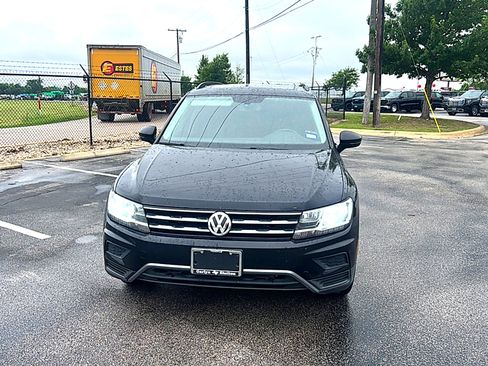 Used 2018 Volkswagen Tiguan SEL FWD image 2