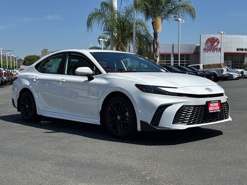 New 2026 Toyota Camry SE FWD image 4