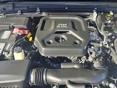 Used 2023 Jeep Wrangler Unlimited Sahara AWD/4WD image 11