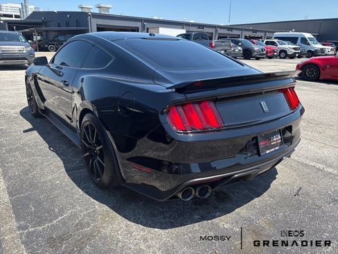 Used 2018 Ford Mustang Shelby GT350 w/ Convenience Package RWD image 4