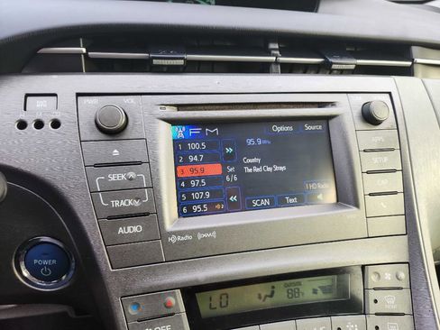 Used 2014 Toyota Prius Three image 17