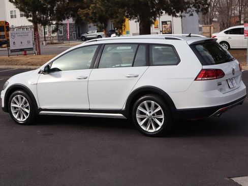 Used 2018 Volkswagen Golf Alltrack S image 8