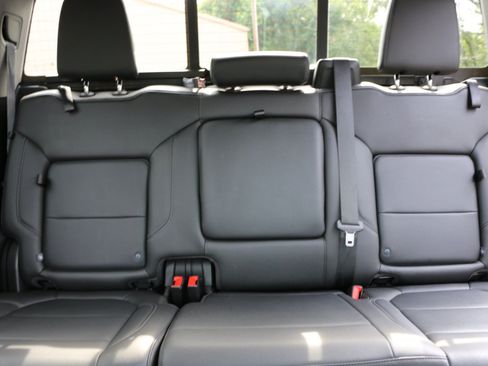 Used 2019 Chevrolet Silverado 1500 LTZ w/ LTZ Premium Package AWD/4WD image 32