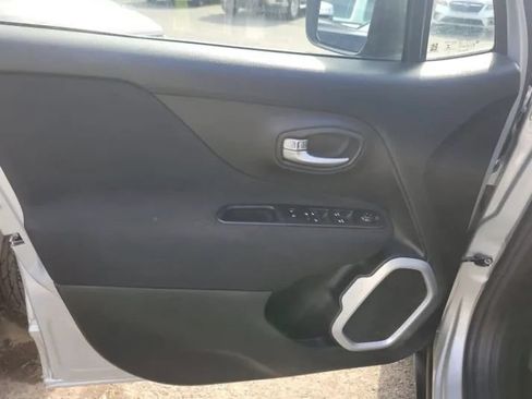 Used 2021 Jeep Renegade Sport AWD/4WD image 9