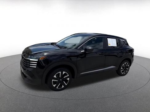 Used 2025 Nissan Kicks SV AWD/4WD image 9