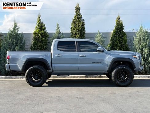 Used 2020 Toyota Tacoma TRD Off-Road w/ Technology Package AWD/4WD image 9
