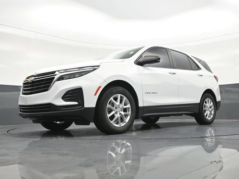 Used 2022 Chevrolet Equinox LS FWD image 23