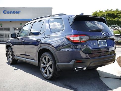 Used 2025 Honda Pilot Sport image 6