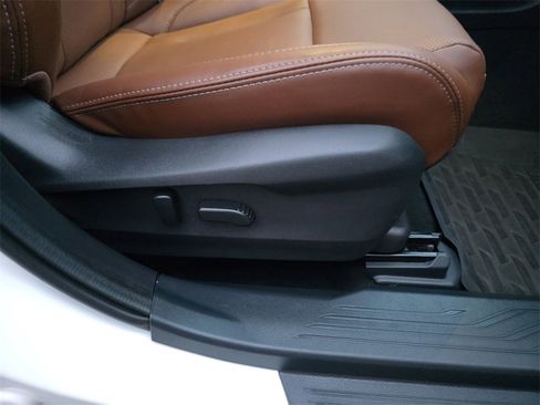 Used 2024 Subaru Outback Touring image 39