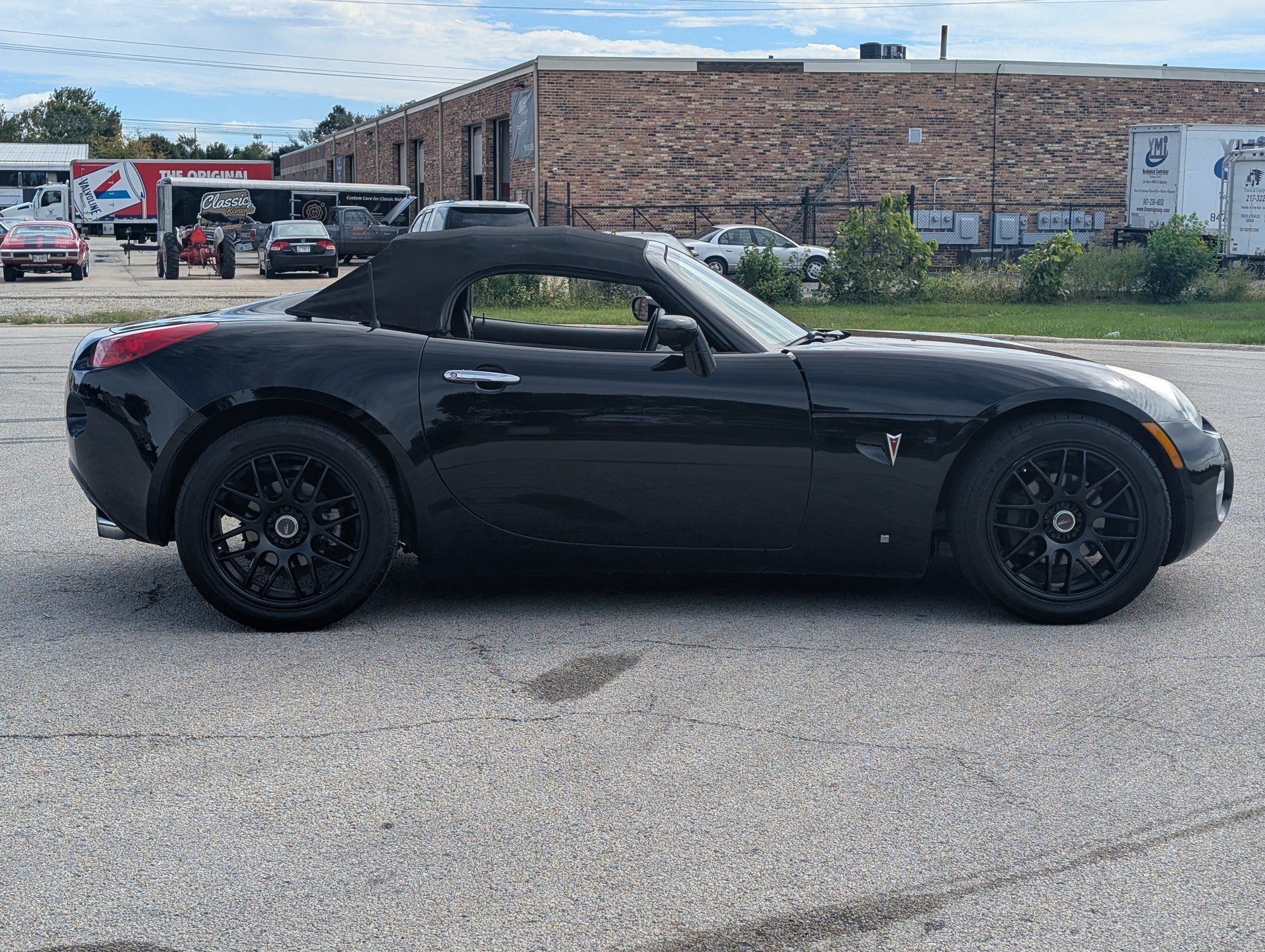 Used 2006 Pontiac Solstice Convertible w/ Premium Package RWD image 16