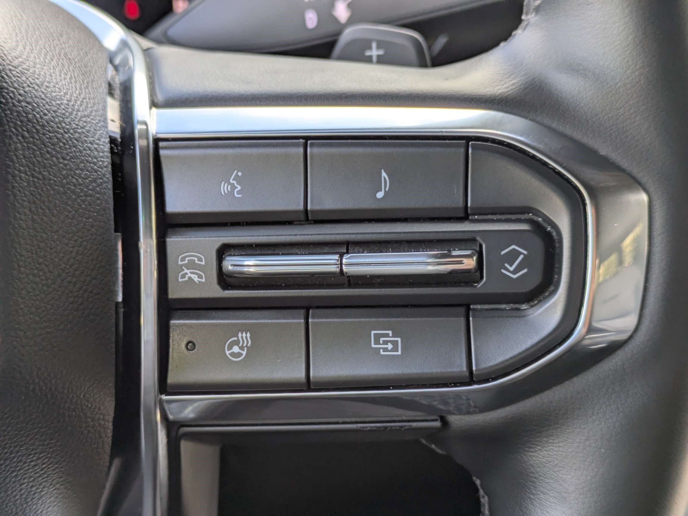 Used 2025 GMC Yukon XL Denali AWD/4WD image 24