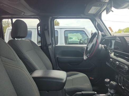 Used 2024 Jeep Gladiator Sport AWD/4WD image 9