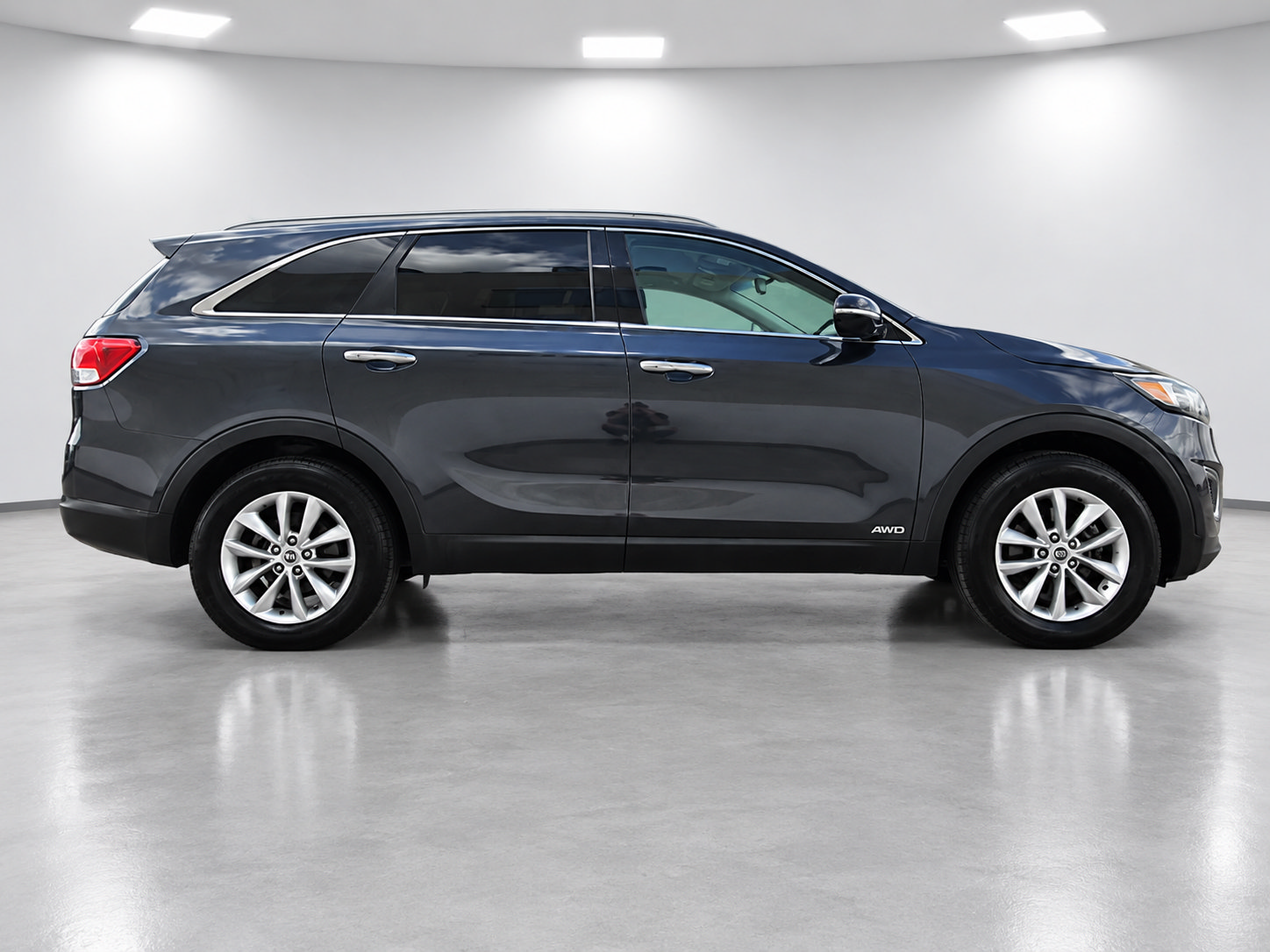 Used 2017 Kia Sorento AWD w/ LX Convenience Package image 4