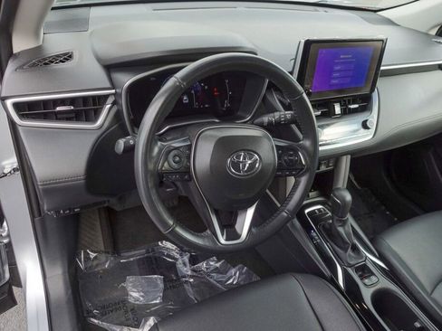 Used 2024 Toyota Corolla Cross XLE image 10