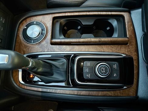 Used 2024 Nissan Armada SL w/ Captain's Chairs Package image 24