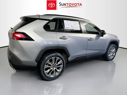 Used 2022 Toyota RAV4 Limited image 4