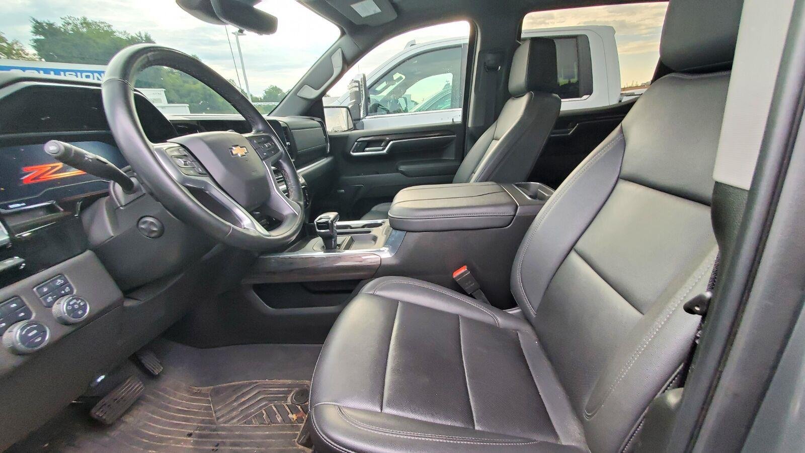 Used 2024 Chevrolet Silverado 1500 LTZ w/ LTZ Premium Package AWD/4WD image 3
