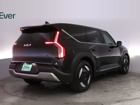 Used 2026 Kia EV9 Light RWD image 3