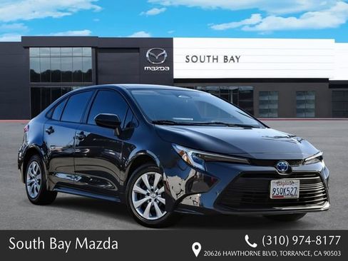Used 2025 Toyota Corolla LE w/ Carpet Mat Package (TMS) FWD image 1