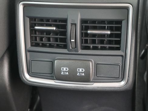 Used 2023 Subaru Forester Premium image 30