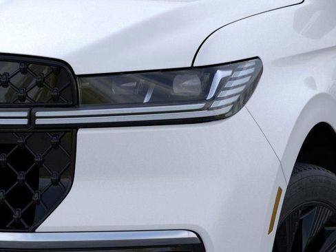 New 2026 Lincoln Navigator Reserve w/ Jet Appearance Package AWD/4WD image 18