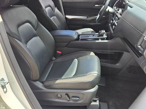 Used 2024 Nissan Pathfinder SL w/ Cargo Package FWD image 16