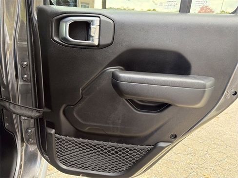 Used 2024 Jeep Gladiator Mojave w/ Convenience Group image 16