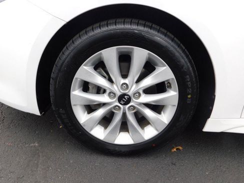 Used 2018 Kia Optima LX w/ 17" Alloy Wheels Package image 10