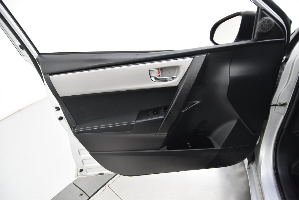 Used 2018 Toyota Corolla LE FWD image 28