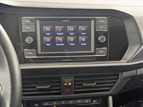 Used 2024 Volkswagen Jetta SE image 14