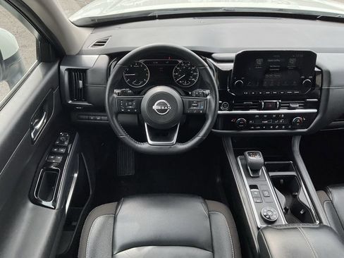 Used 2023 Nissan Pathfinder SL AWD/4WD image 15