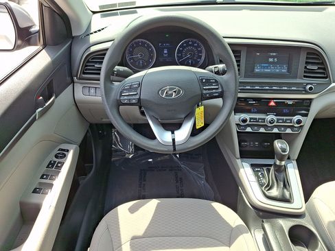Used 2020 Hyundai Elantra SE FWD image 13