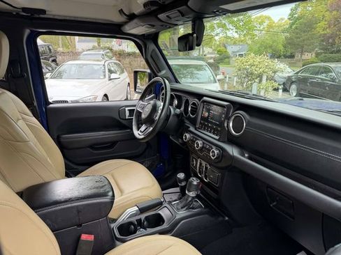 Used 2018 Jeep Wrangler Unlimited Sahara w/ Dual Top Group AWD/4WD image 13