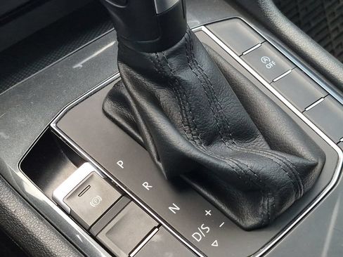 Used 2018 Volkswagen Tiguan S FWD image 20